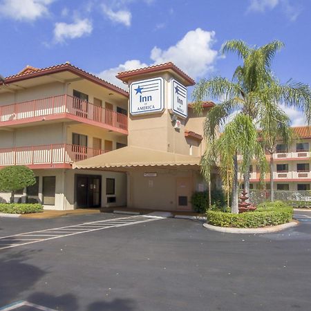 Inn Of America Palm Beach Gardens Exterior photo